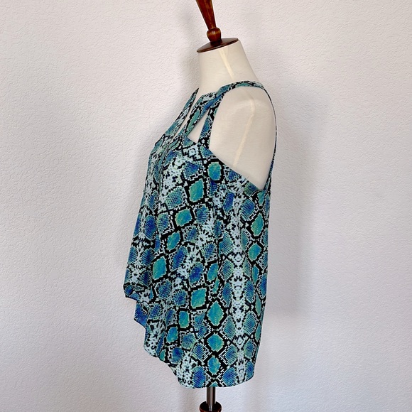 NWT-BCBGMaxAzria aqua snakeskin print Alva top with cutout detailing - Picture 5 of 8